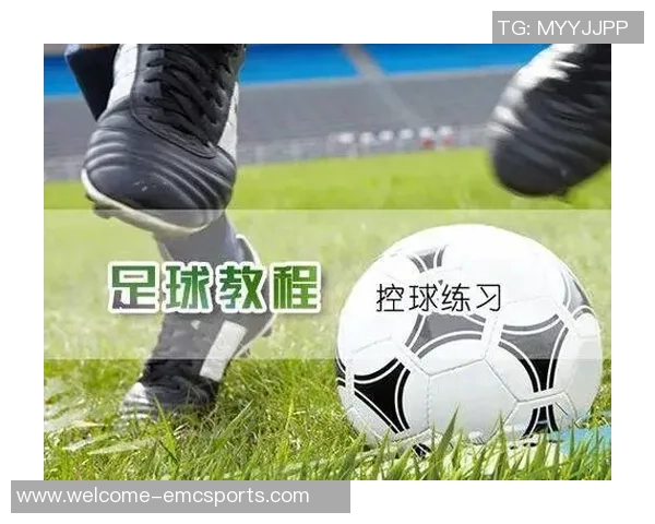 足球控球技巧精华集锦展现球员灵动与智慧的完美结合